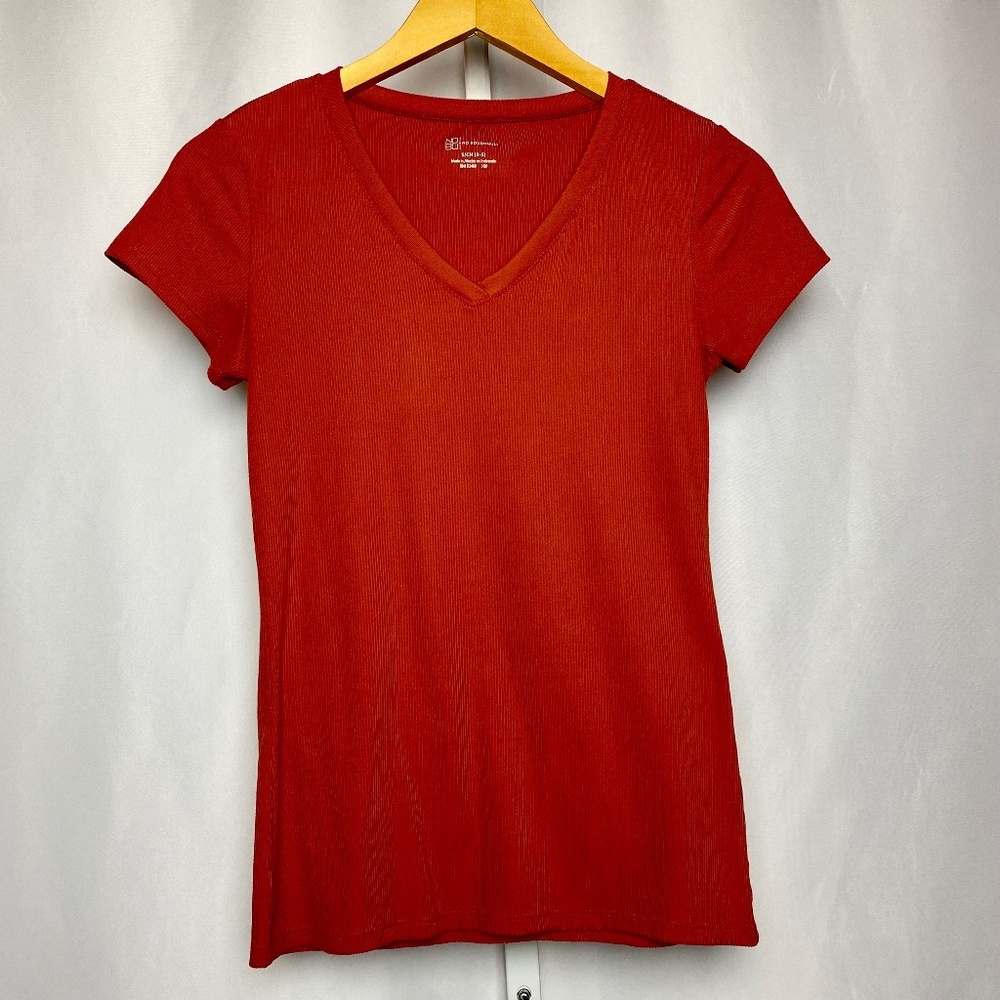 💙5/$15 No Boundaries Womenʻs Rust Short Sleeve Ribbed V-Neckline Top Small